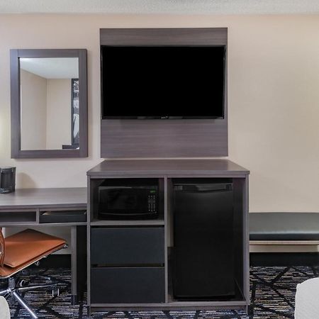 Super 8 By Wyndham Charlottesville Dış mekan fotoğraf