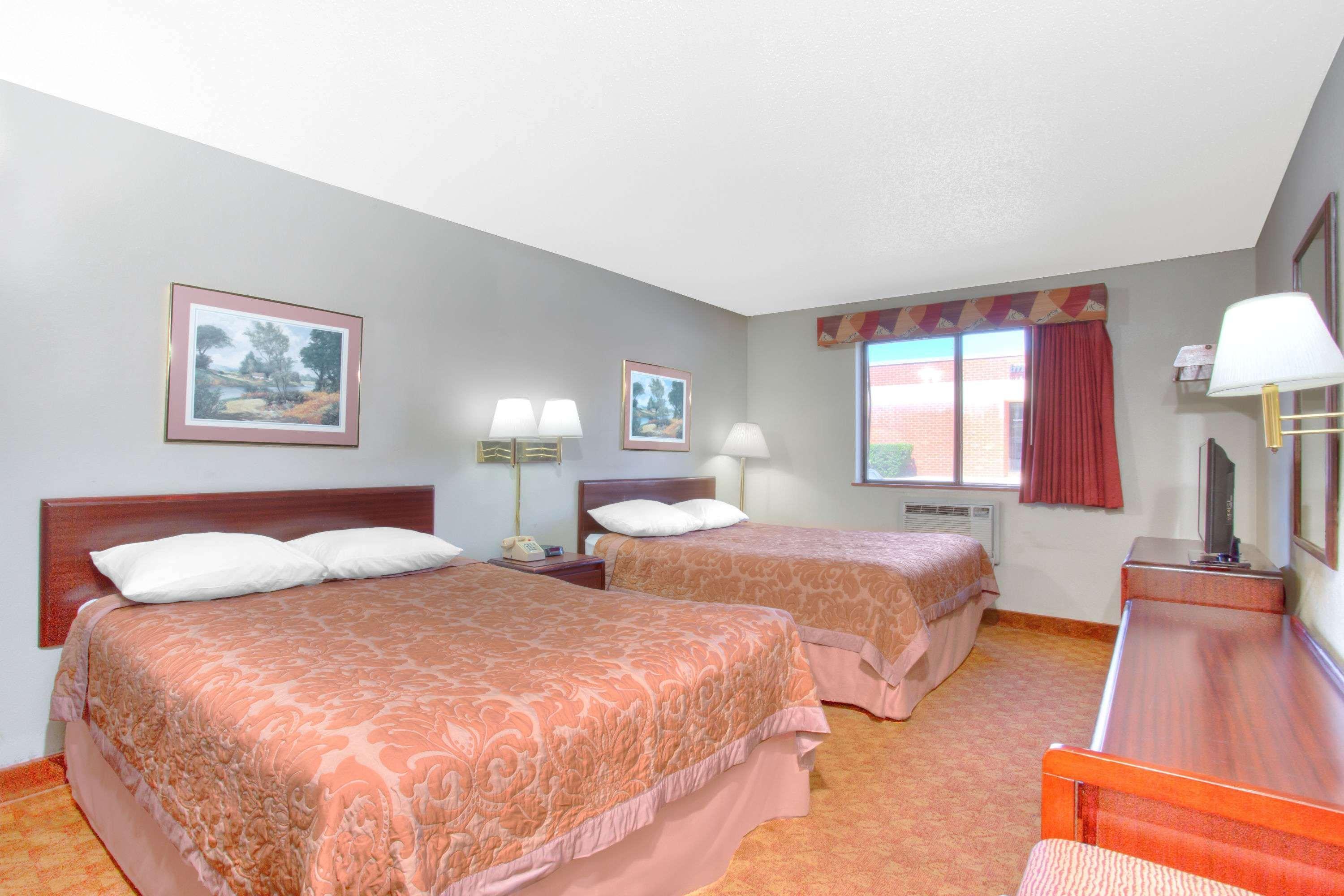 Super 8 By Wyndham Charlottesville Dış mekan fotoğraf