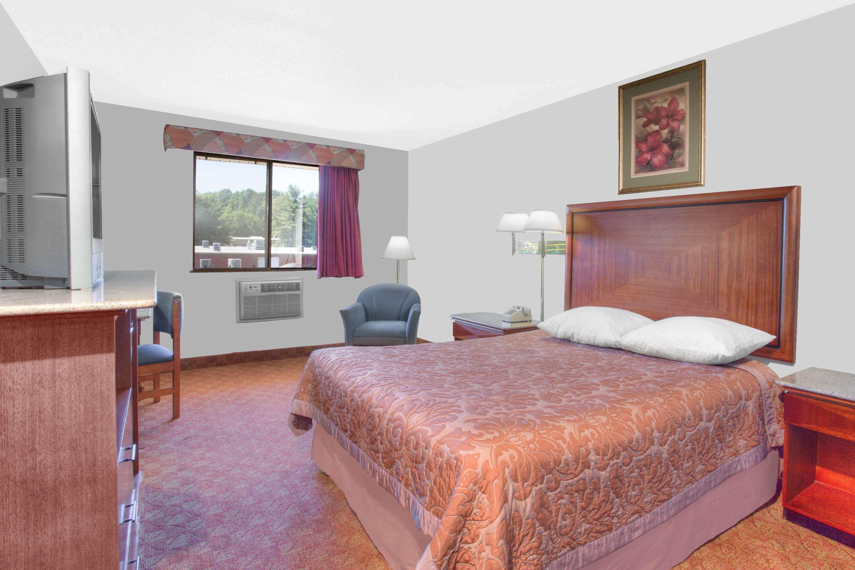 Super 8 By Wyndham Charlottesville Dış mekan fotoğraf