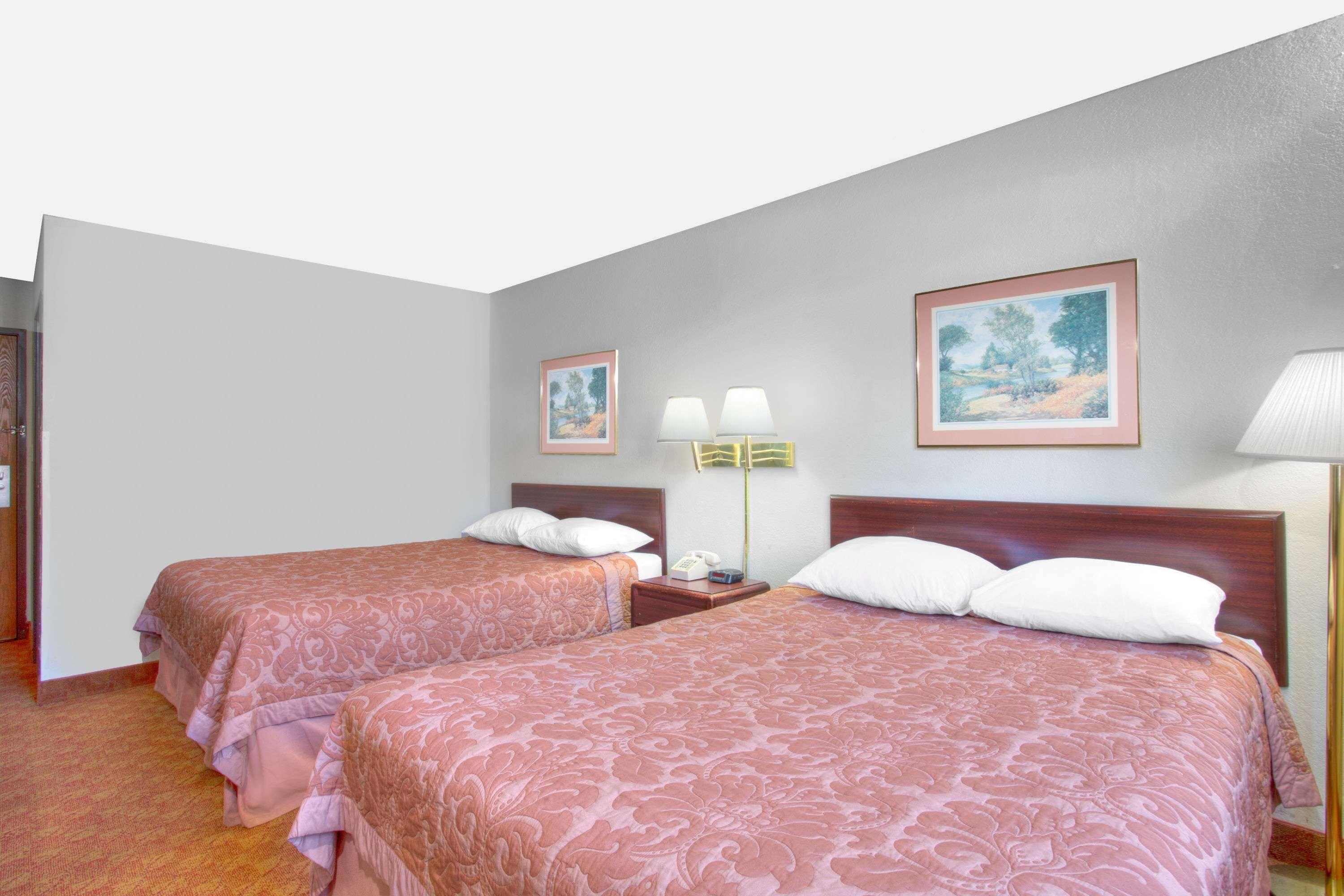 Super 8 By Wyndham Charlottesville Dış mekan fotoğraf