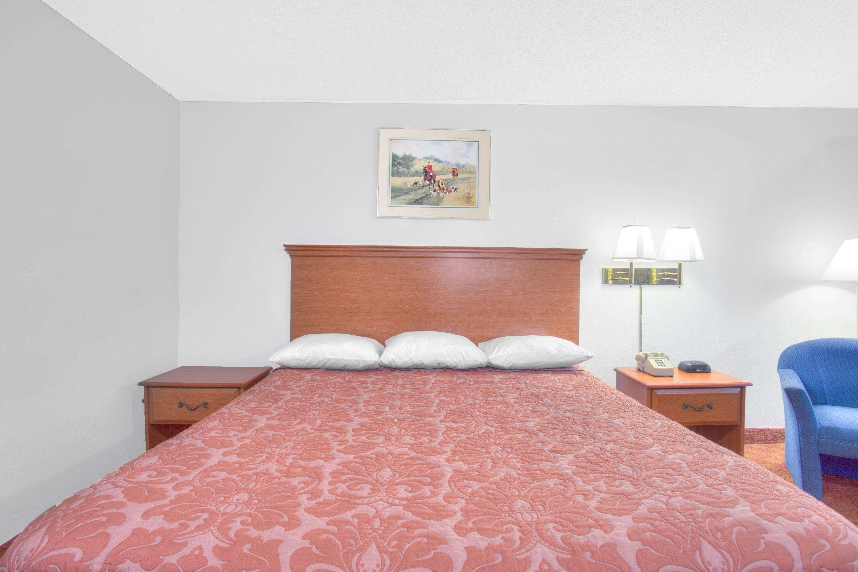 Super 8 By Wyndham Charlottesville Dış mekan fotoğraf