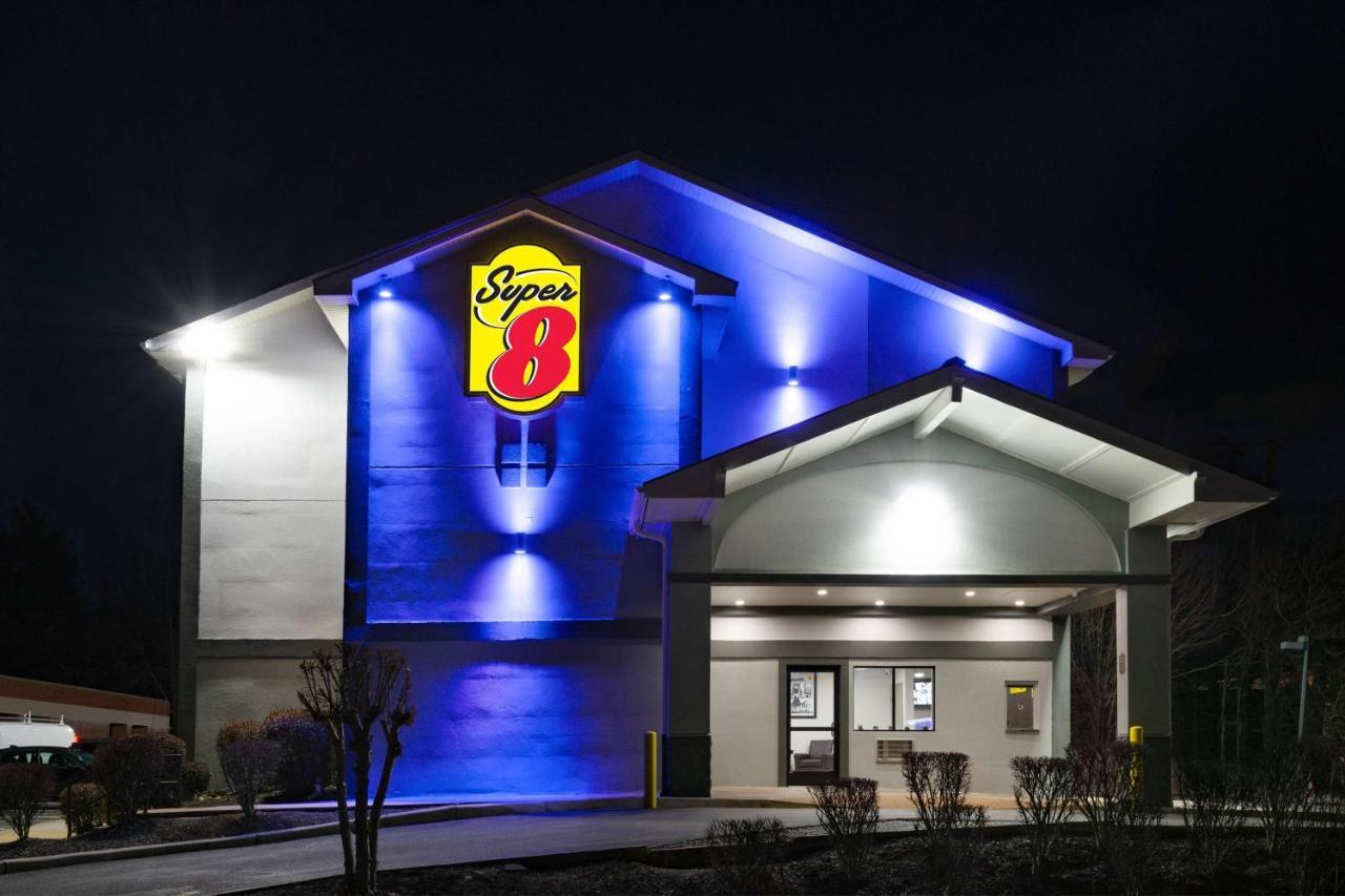 Super 8 By Wyndham Charlottesville Dış mekan fotoğraf