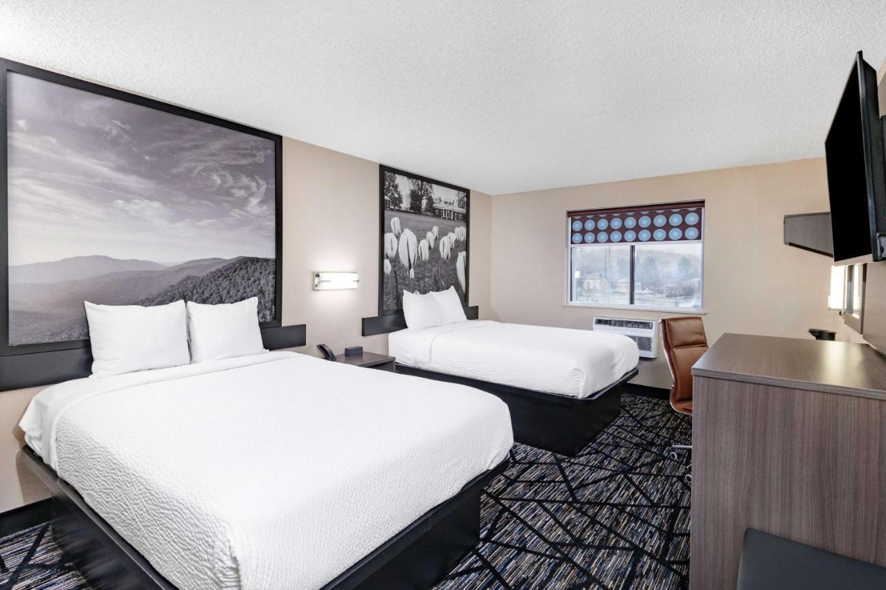 Super 8 By Wyndham Charlottesville Dış mekan fotoğraf