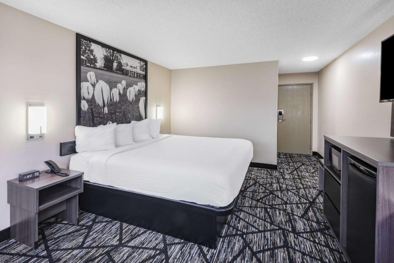 Super 8 By Wyndham Charlottesville Dış mekan fotoğraf