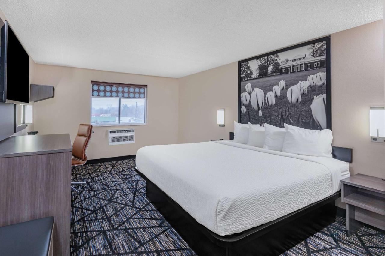 Super 8 By Wyndham Charlottesville Dış mekan fotoğraf