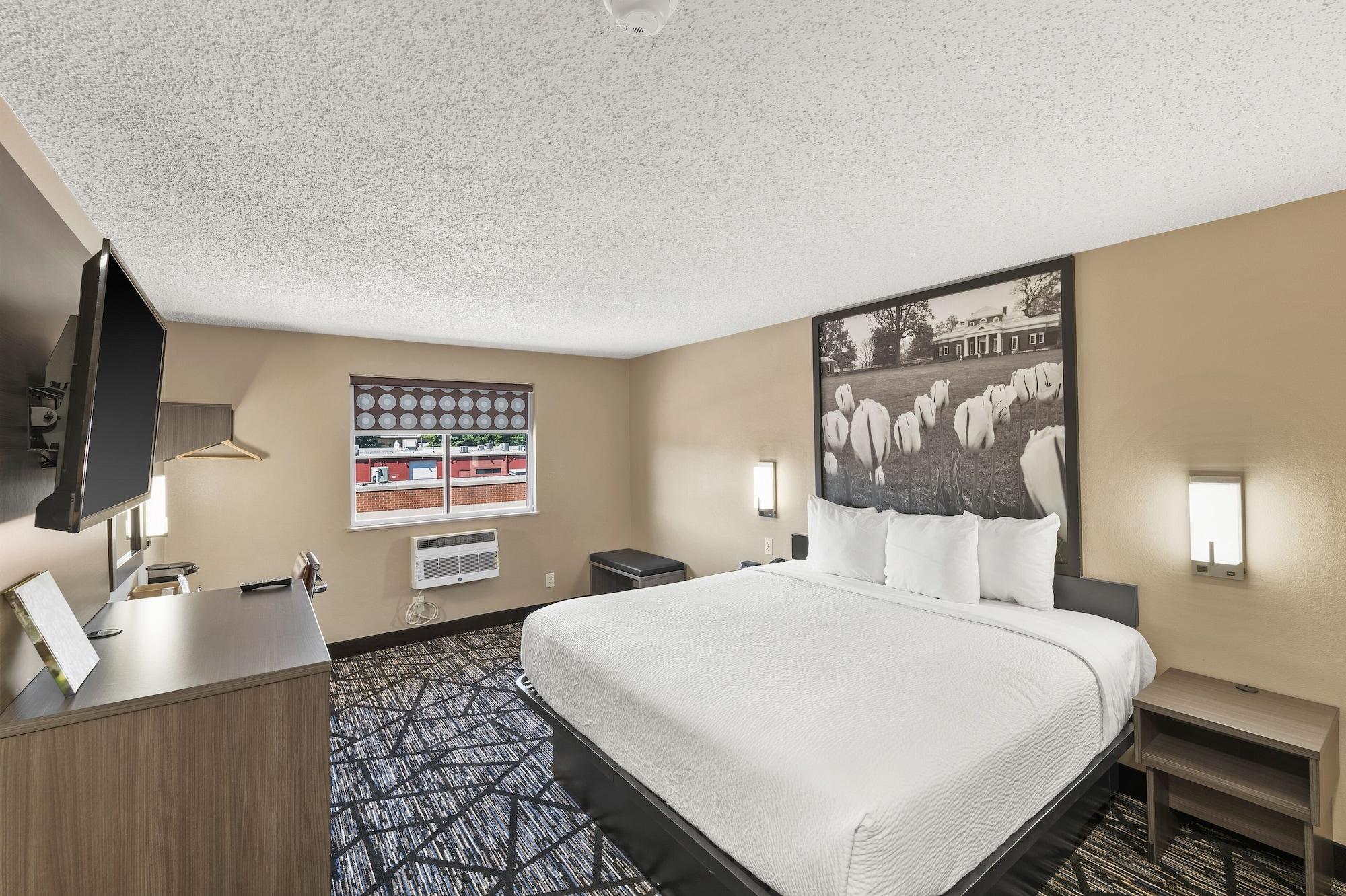 Super 8 By Wyndham Charlottesville Dış mekan fotoğraf