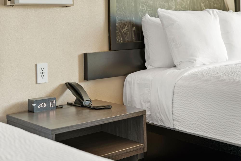 Super 8 By Wyndham Charlottesville Dış mekan fotoğraf