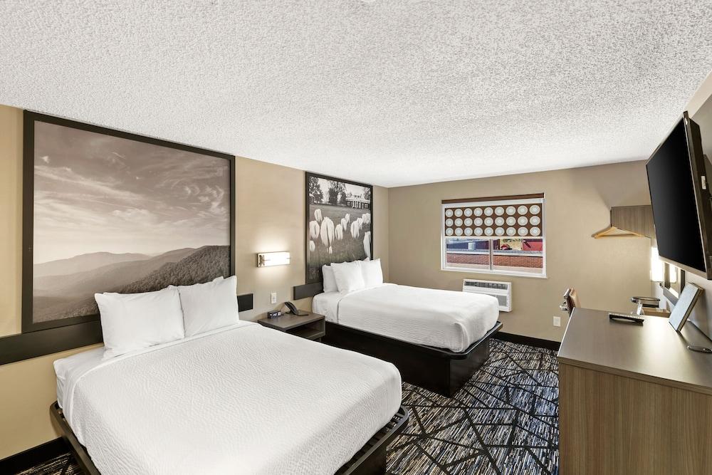 Super 8 By Wyndham Charlottesville Dış mekan fotoğraf